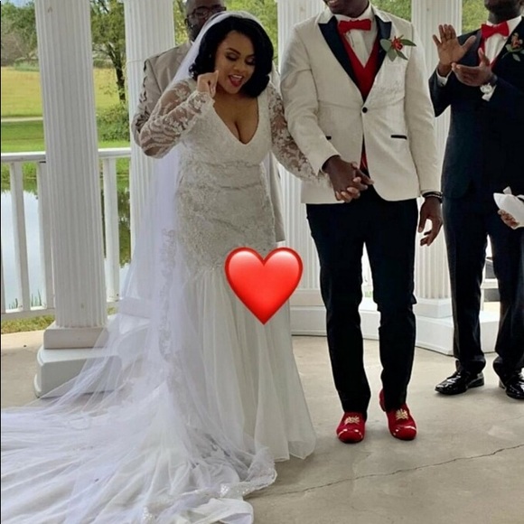 Customized wedding dress only worn one day in 2019